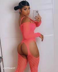 Hennessy Carolina Nude and Sexy Photo Collection - Fappenist