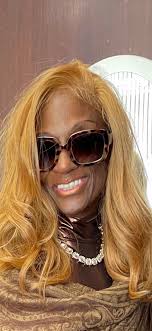 Introduction and photography interest of a 64-year-old woman