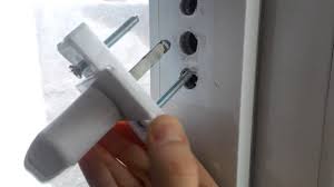 Pvc wc kapı kilidi, pvc wc ve banyo kapılara uygulanan kapı kilit kol yeri ve mandal eksenleri arası 85 mm. Pimapen Kapi Kolu Bosa Donuyor Cozumu