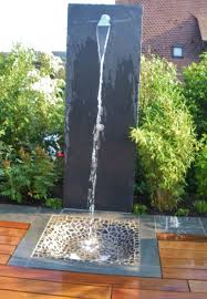 Dusche Schiefer Pool Mit Neuem Gartendesign Von Wentzel Modern Moderne Gartenentwurfe Garten Design Moderne Pools