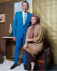 Kak ogy bertikam lidah dengan dato ramli ms apa yang terjadi ni. Tok Ram Dan Orang Gajinya Comel Sangat Kapsyen Datin Alyah Bergambar Bersama Datuk Ramli Ms Gempak