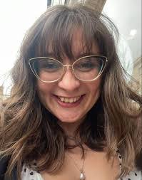 Roxanne Shields's Instagram, Twitter & Facebook