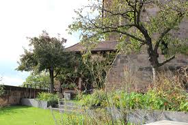 Merian garten was a refreshing change to just do nothing but connect with nature, seeing the greenery all around where the autumn hues were slowly coming through everywhere before the winter sets into basel. Der Meriangarten Lebensraum Burg