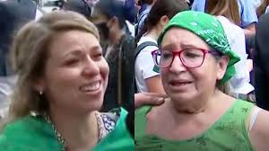 El fin de Roe v. Wade: de la tristeza de una latina víctima de violación a  la alegría de otra en contra del aborto