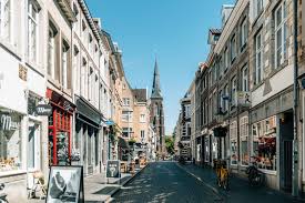 Numerous books are on sale there, and you can spend hours just browsing through them. Maastricht Sehenswurdigkeiten Shopping Hotels Reisen Exclusiv