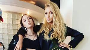 Ukrainian singer, tv presenter, and comedian known as super blonde. Olya Polyakova Pokrasila Starshuyu Doch Kak Teper Vyglyadit Masha
