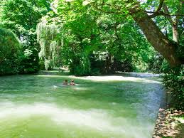 Der englische garten ist eine große grünanlage im münchner nordosten. Eisbach Treiben So Geht S Munchen Reiseblog