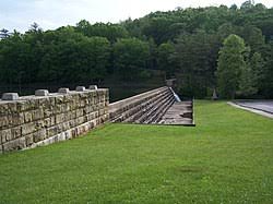 West virginia autumn grist mill fall foliage | © forestwanderer / wikicommons. Little Beaver State Park Wikipedia