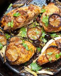 Ottimi stufati, magari accompagnati da un contorno di patate, una e poi come non parlare dei fusi di pollo al forno: Non Le Solite Cosce Di Pollo 5 Ricette Facili E Gustose