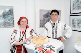 Proiectul, initiat anul trecut de comunitatea online la blouse. SÄƒrbÄƒtorim ImpreunÄƒ Ziua InternaÅ£ionalÄƒ A Iei Romanesti In Anul Centenarului Marii Uniri 24 Iunie 2018 Consulatul General Al Romaniei In Munchen