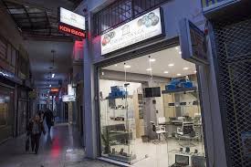 Στο νότιο τμήμα του λόφου επισημαίνουμε τον δωρικό ναό του αγίου γεωργίου (1840). Epikoinwnia