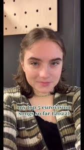 Adele Hansen's Instagram, Twitter & Facebook