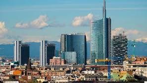 Il grattacielo vacilla diffondendo il panico nel centro cittã panico nella cittã cinese di shenzhen, quando un grattacielo ha iniziato a vacillare vistosamente, gettando il centro della metropoli nella paura. Torre Milano Sara Un Grattacielo Anti Coronavirus Le Misure
