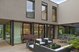 Bildergebnis Fur Welche Hausfarbe Passt Zu Braunen Fenstern Fassade Haus Hausfassade Haus Verputzen