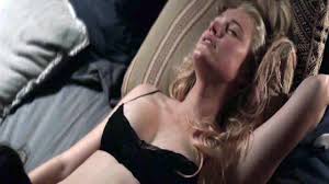 Maika Monroe Topless & Sex Scenes in The Tribes of Palos Verdes - Celebrity  Movie Blog