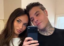 Fedez, la dedica a Giulia Honegger (e al cane Maurizio)