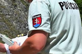 Marec 1945, stříbrná skalice) je český hudobník, gitarista, pianista, skladateľ, textár, hudobný aranžér, spevák a podnikateľ. Bez Vodicaku A Opita Mlada Vodicka Pri Roznave Skoncila V Brane Rodinneho Domu Roznava24 Sk