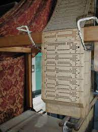 Kartu pons, punch card, kartu ibm, atau kartu hollerith adalah selembar kertaskaku yang berisi baik perintah untuk mengendalikan mesin otomatis atau data untuk aplikasi pengolahan data. Punched Card Wikipedia