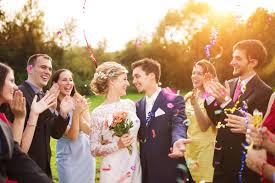 Blazers are a popular choice for smart casual as they can be paired with different pieces and work well for a layered look. Stylisch Zur Hochzeit Der Ideale Dresscode Fur Hochzeitsgaste