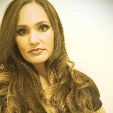 Carissa Warner's Instagram, Twitter & Facebook