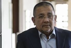 Felda global ventures holdings bhd (fgvh) chairman tan sri mohd isa abdul samad (left) has resigned, following recommendations by a special mohd isa and zakaria are on the opposite sides of a boardroom tussle. Isa Samad Sentenced To Six Years Jail Rm15 4mil Fine The Mole