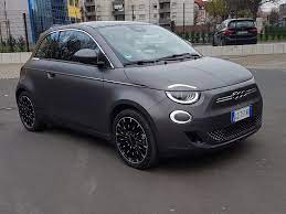 The electric range shown was achieved using the new test procedure. Fiat 500e Im Wandel Der Zeit Magazin