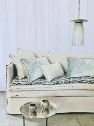 Canape Lin Lave Beige Ciment Et Coussins Tsar Apache Velours Vert Celadon Canape Canape Lin Canape Haut De Gamme