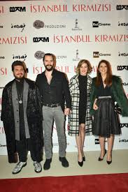 Burcu biricik, hastanede fotoğraf çektirmek isteyen hayranlarını kırmadı. Televizyon Dunyasi On Twitter Burcu Biricik Esi Ve Cem Karci Yeni Istanbulkirmizisi