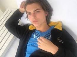 Damian charles hurley (born 4 april 2002) is an english actor and model. Damian Hurley Height Weight Age Girlfriend Biography More