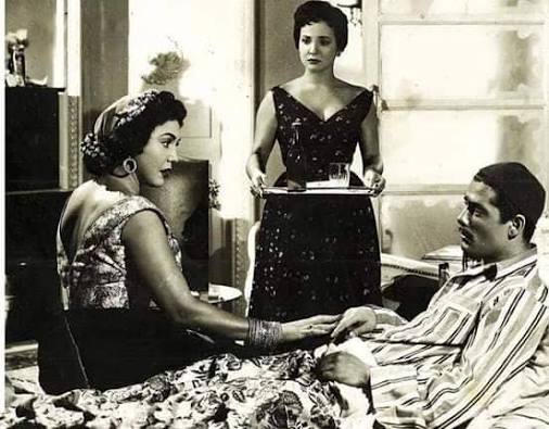 تلعب تحية كاريوكا فى فيلم "شباب إمرأة" نموذجا دراميا اصطلح على تسميته بالفرنسية femme fatale، والذى يحلو للناقد الكبير مصطفى درويش أن يترجمه الى "المرأة الذبّاحة أو القتّالة"، وإن كنت أفضّل تعبير "