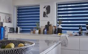 La cuisine, centre névralgique de la maison, peut aussi être une pièce étonnante avec de belles idées créatives et décoratives, comme un jeu de couleurs, un beau coup de peinture, des rideaux, ou de jolies touches arty. Rideaux Pour Une Cuisine Moderne 15 Modeles Pour Vous Inspirer