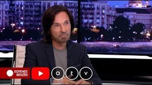 Ott, ahol tavasszal nyílik meg első önálló galériája, festményeit pedig tárt karokkal várják a kiállításokon. Inkognitoban El Barcelona Mellett A Magyar Divattervezo Sztar