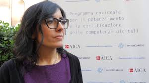 Tra i temi trattati il capo politico del m5s luigi di maio, la piattaforma rousseau, le difficoltà del governo, i pubblici uffici e i furbetti del cartellino. 5 12 2019 Intervista Al Ministro Per La Pubblica Amministrazione Fabiana Dadone Youtube