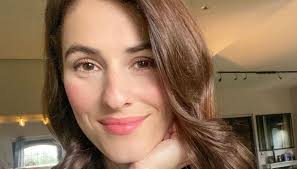 I suoi genitori sono dario del bufalo e la cantante lirica ornella pratesi, dalla quale diana eredita il talento nel canto. Diana Del Bufalo Esce Allo Scoperto Con Il Nuovo Fidanzato Dilei