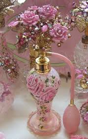 Vintage Iridescent Art Glass Perfume Bottle In 2020 Perfume Bottles Beautiful Perfume Bottle Pretty Perfume Bottles
