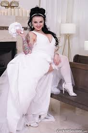 Cock hungry bride Payton Preslee double teamed by blacks in front of hubby  - Pichunter