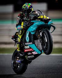 Valentino rossi wallpapers and backgrounds and download them on all your devices, computer, smartphone, tablet, valentino rossi 2017 movistar yamaha motogp wallpaper in sports. 400 Ide Valentino Rossi 46 Di 2021 Pembalap Valentino Rossi Sepeda Motor Yamaha