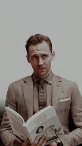 His mother is a former stage manager, and his father, a scientist, was the managing director of a pharmaceutical company. Tom Hiddleston Lockscreen Tom Hiddleston Loki Loki Wallpaper Tom Hiddleston