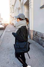 Bomber Jacket Kinda Monday Mariannan Cap Outfit New Era Cap Outfit Woman Girls With Cap