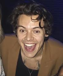 Reasons to live: swiping to see harry's smile get bigger : r/harrystyles