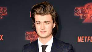 Comment reproduire la coupe de cheveux de la star de Stranger things Joe  Keery? | GQ France