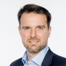 Lola Kraus's Instagram, Twitter & Facebook