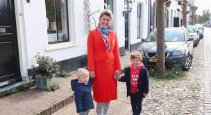 Lucas de man (avrotros) aicha marghadi (at5, nos,. Pauline Maakt Iets Schokkends Mee Hij Trilde En Wees Naar Zijn Hart Linda Nl