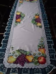 Caminho De Mesa De Tecido Com Barrado De Croche Caminho De Mesa Com Barrado E Falsa Renda Em Tecido Oxford Pintado Com Frutas Medida 1 35x 38 C Pintura Em Tecido Passadeira De Mesa Pintura Em Tecido Frutas