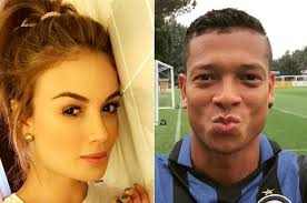 Sara uribe no se quedó callada luego de ver que fredy guarín fue detenido por la policía a raíz de la pelea familiar que tuvo este jueves.la presentadora se sumó a la larga lista de personas que por estas horas le están manifestando su apoyo completo al volante de millonarios. Sara Uribe Y Freddy Guarin Nuevamente Juntos Freddy Guarin El Universal Cartagena El Universal Cartagena