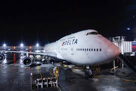 Head rest doest stay raised. Delta Air Lines 747 400 Business Class Delta One Detroit To Atlanta Sanspotter
