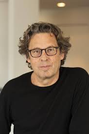 The Sterns Are Listening : Wells, Jonathan: Amazon.ca: Livres