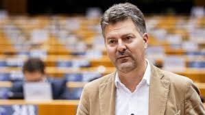 Er soll im alltag der menschen eine impfpass steht in den startlöchern: Zentrale Impfregister Der Eu Impfpass Ist Ein Riskanter Schnellschuss