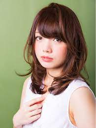 揺れ感 ひし形ミディアムレイヤー大人キレイを演出しよう peachy ピーチィ ライブドアニュース hair media