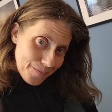 Yes you caught me again. I eat fast food. Today it was store-bought  guacamole and bagged broccoli. A perfect quick snack between seeing  patients that keeps me hyper